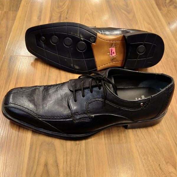 Stylish Black Leather Crushed Look Shoes - Image 2